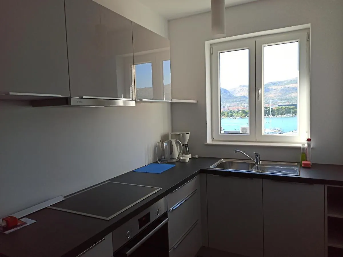 Apartments Maria Трогир