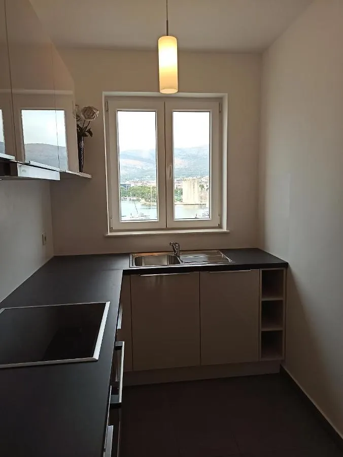 Apartments Maria Трогир
