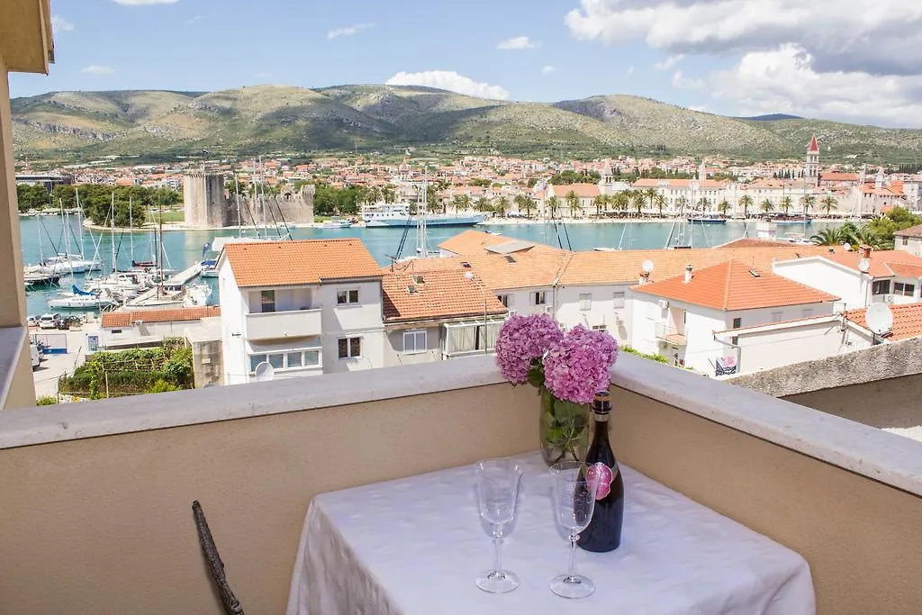 Apartments Maria Трогир