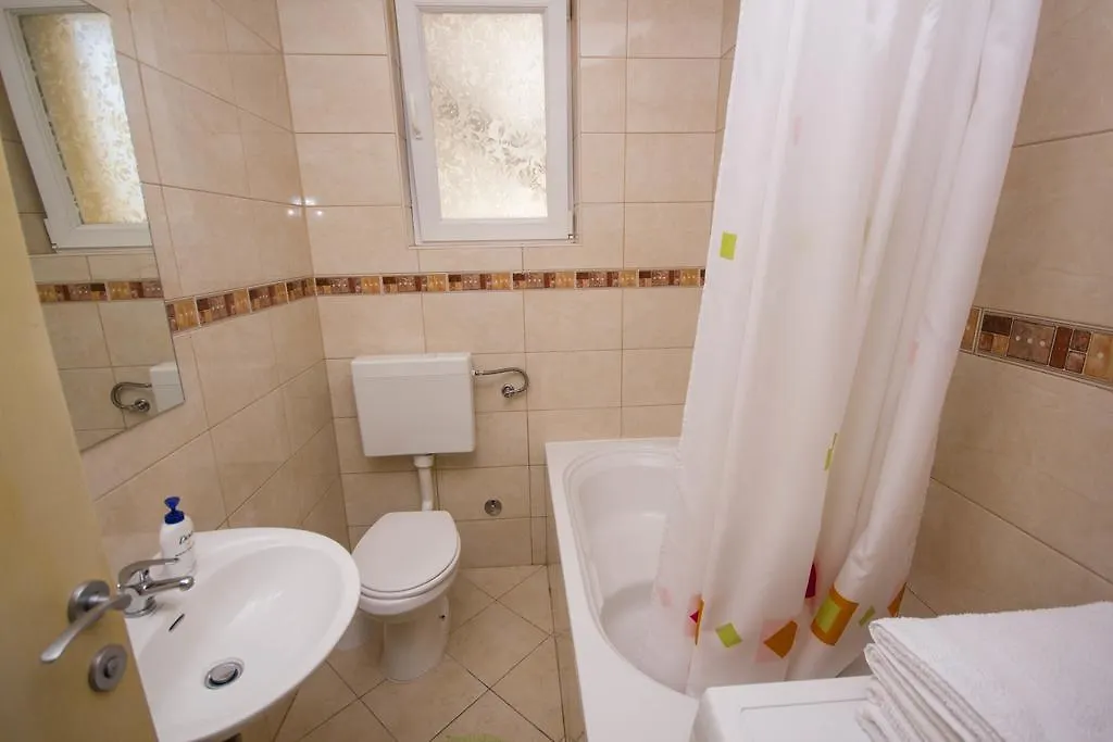 Apartments Maria Трогир 0*,