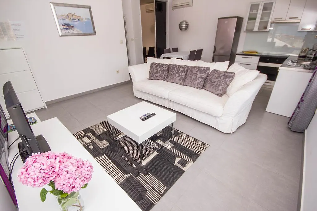 Apartments Maria Трогир 0*,
