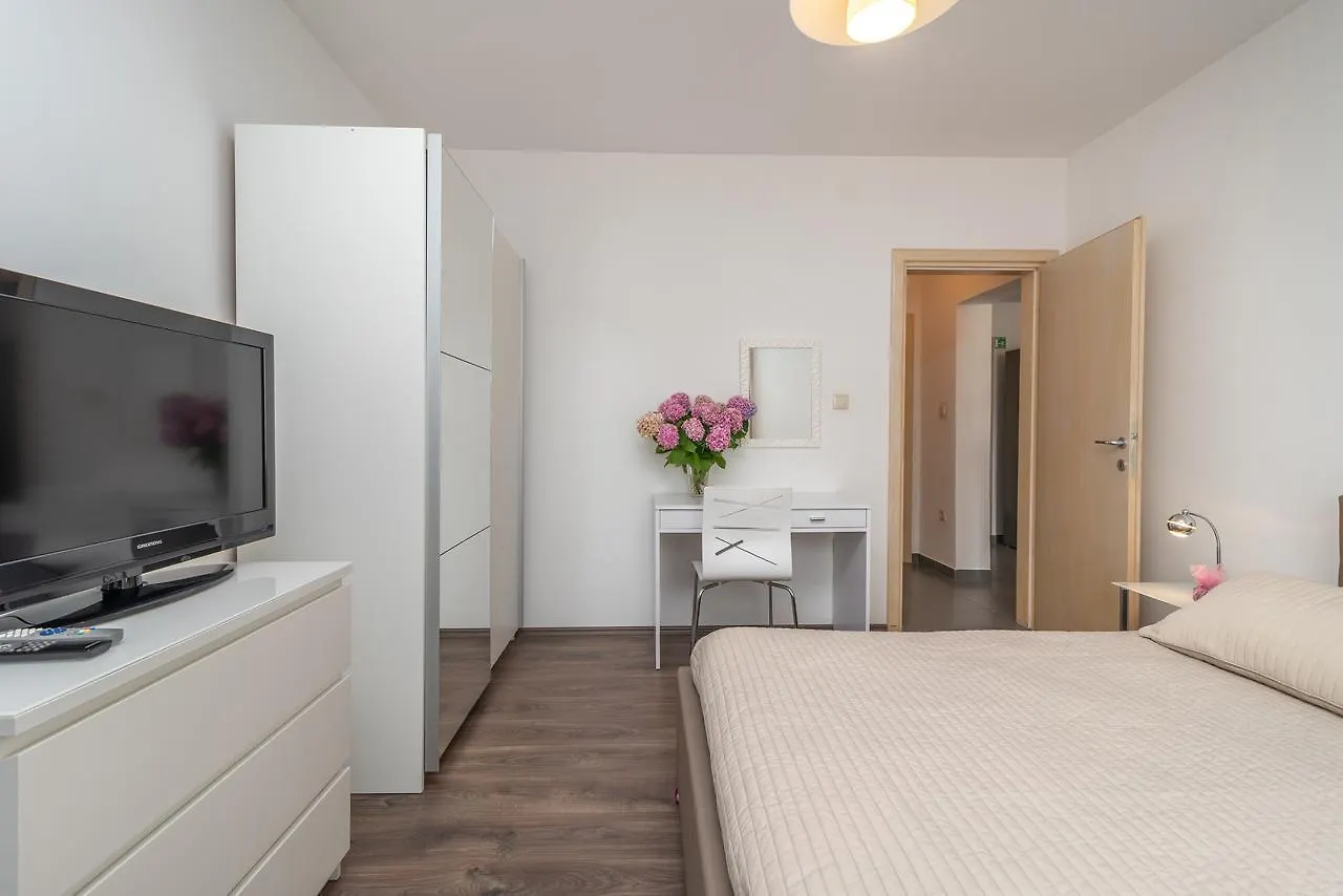 Apartments Maria Трогир